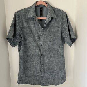 $88 Lululemon M Short-Sleeve Shirt Button-up Logo Breathable Sweat-wicking